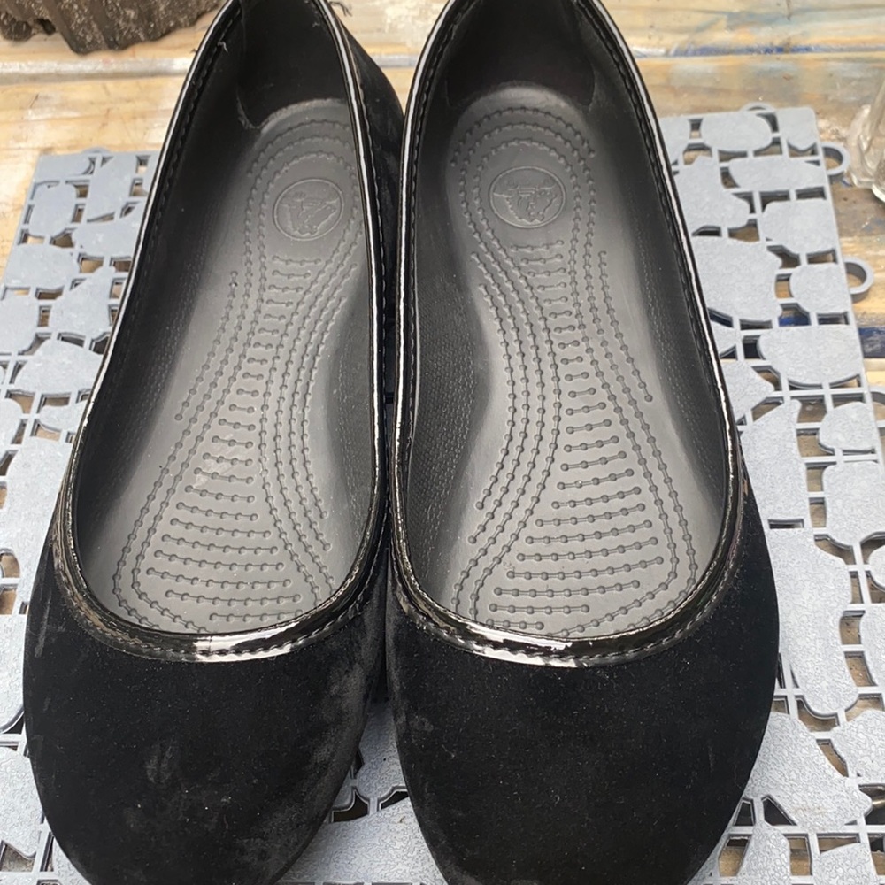 Women’s size 9 Black Crocs Flats